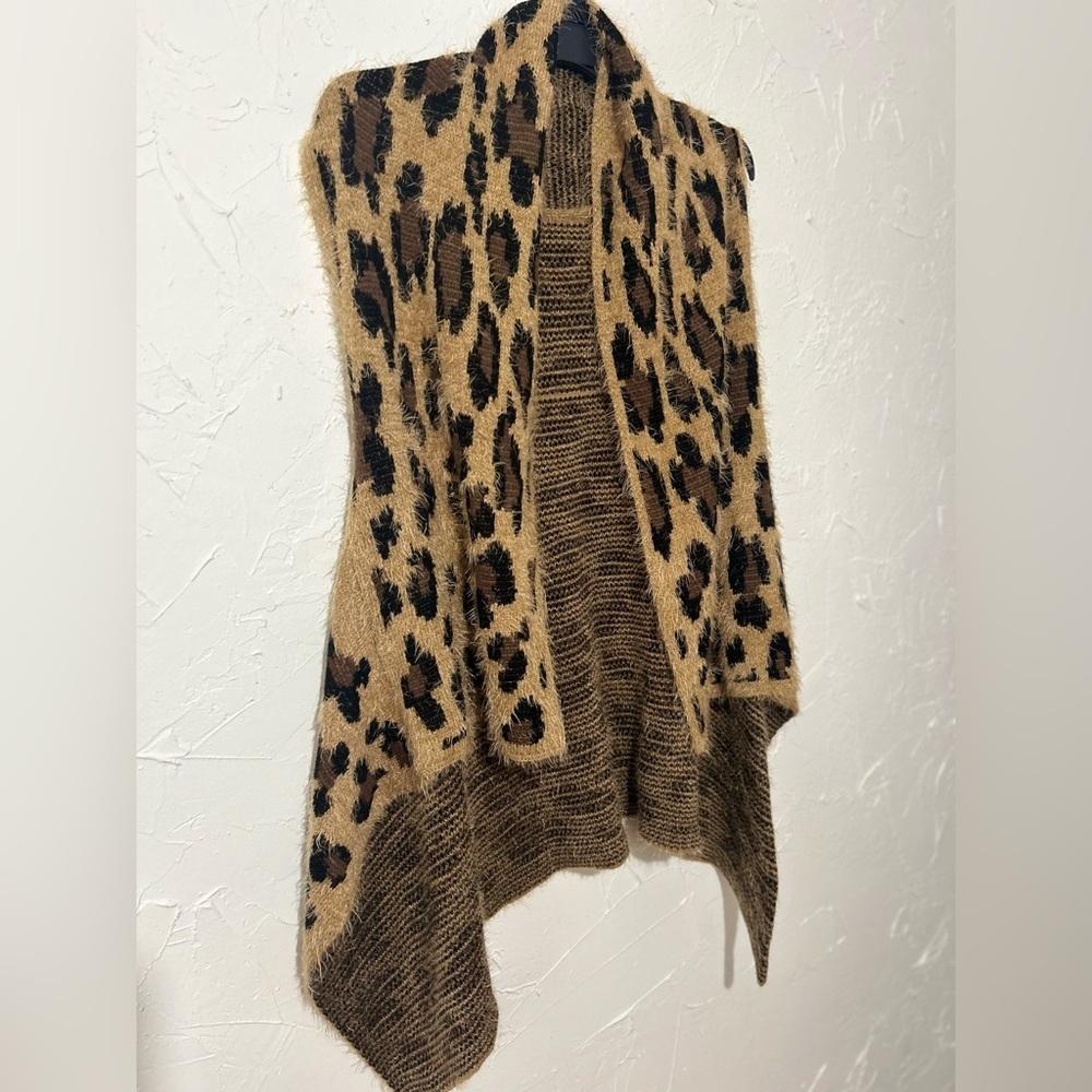 Women’s Fuzzy Leopard Print Open Front Handkerchi… - image 3